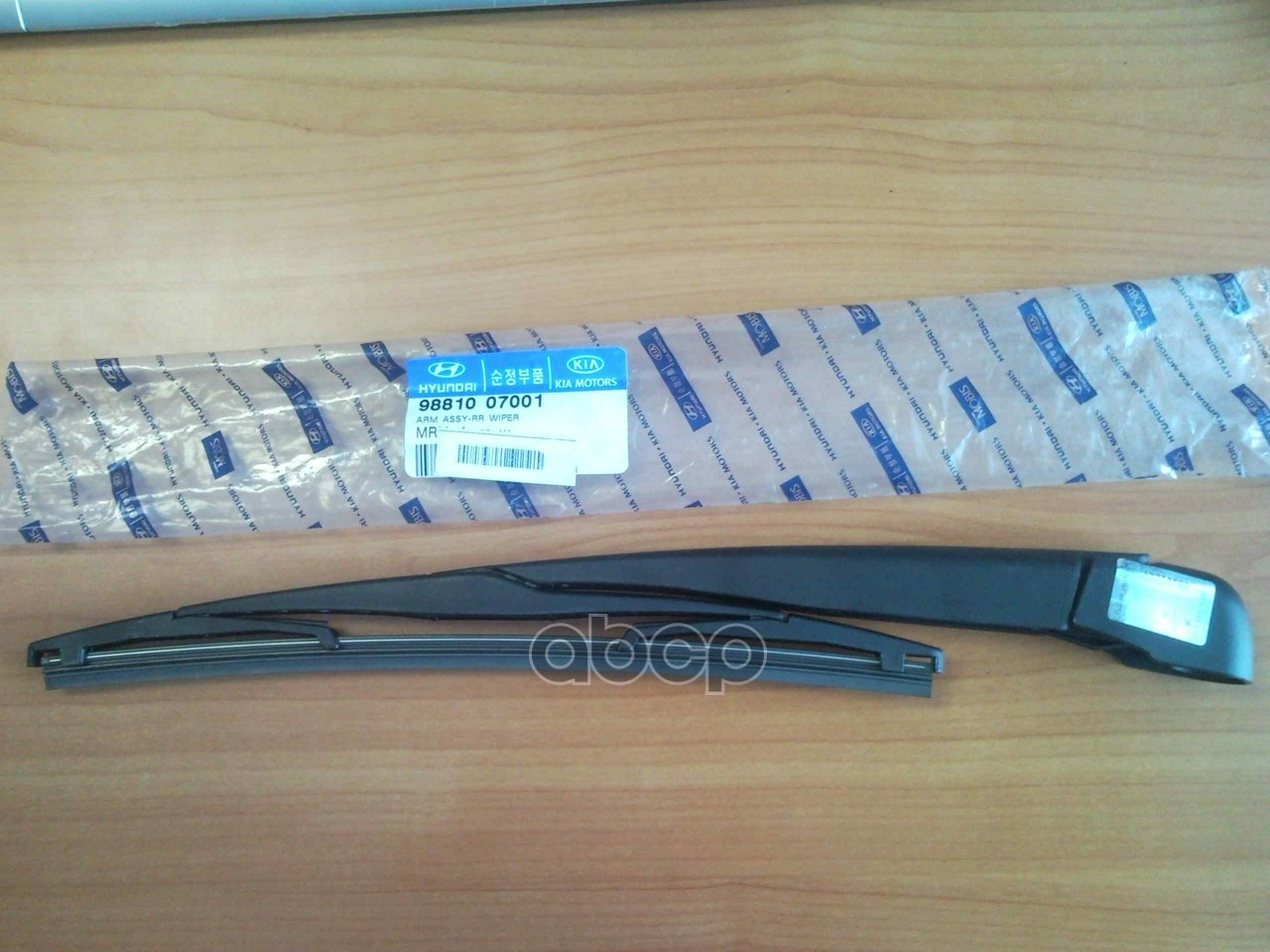 Поводок стеклоочистителя 5-ой двери Hyundai-KIA арт. 9881007001