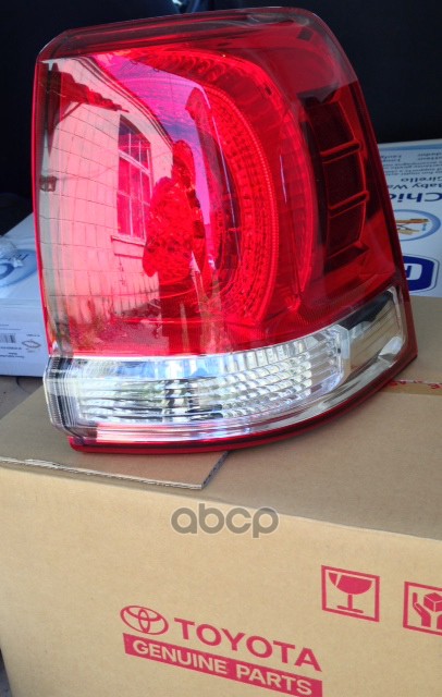 Фонарь Задний Правый 81551-60820 TOYOTA арт. 81551-60820