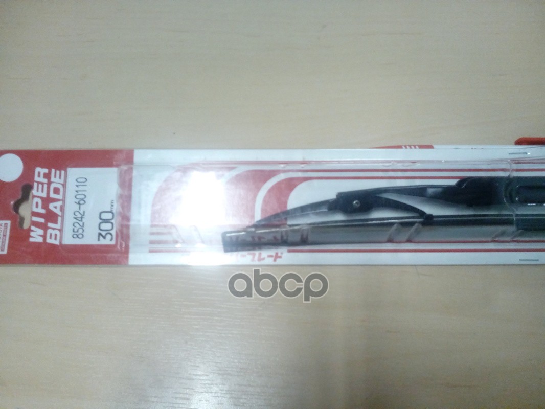 Щетка стеклоочистителя задняя 300 мм каркасная 1 шт TOYOTA 85242-60110 TOYOTA арт. 85242-60110