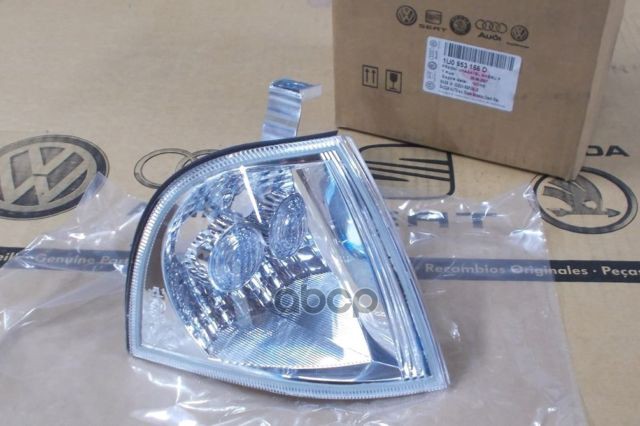 Фонарь Указателя Поворота Правый Skoda Octavia A4 00- VAG арт. 1U0953156D