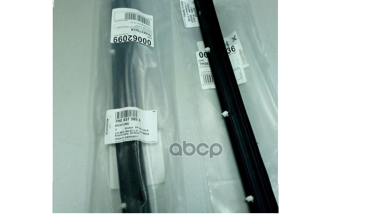 Уплотнитель арки крыла у двери L VAG 7H0 837 565 A VAG арт. 7H0 837 565 A